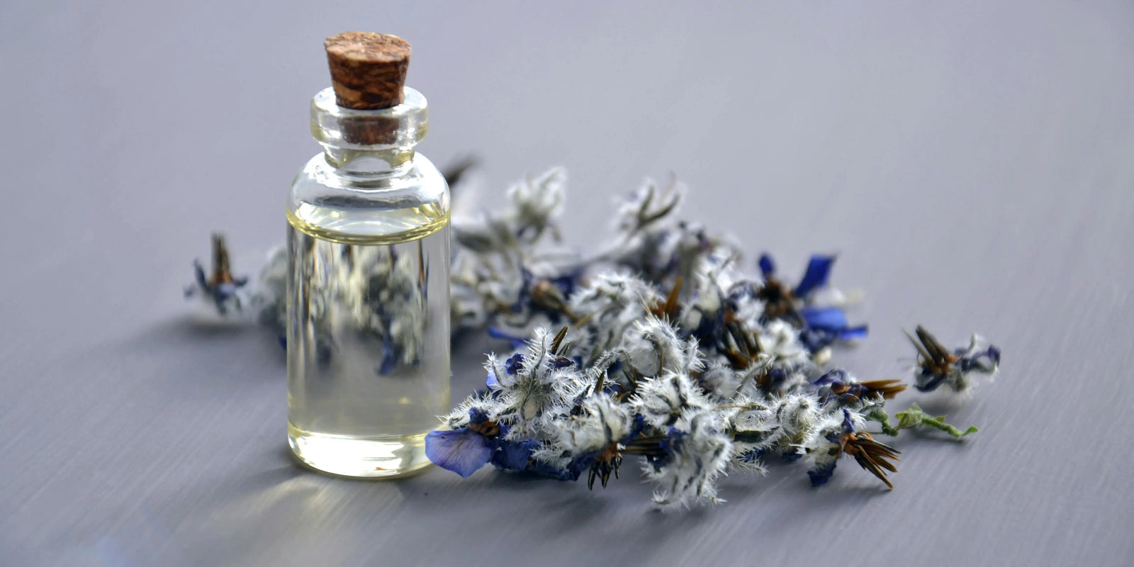 10-Astuces-Infaillibles-pour-Faire-Tenir-Votre-Parfum-Toute-la-Journée-Enfin-Révélées Seraphia